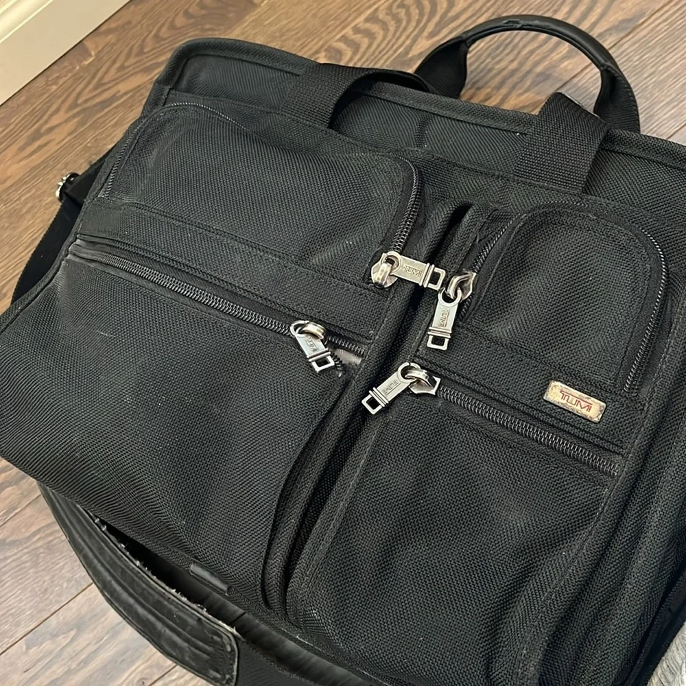 TUMI Alpha Ballistic Nylon Expandable Multipurpose Travel Bag Black briefcase